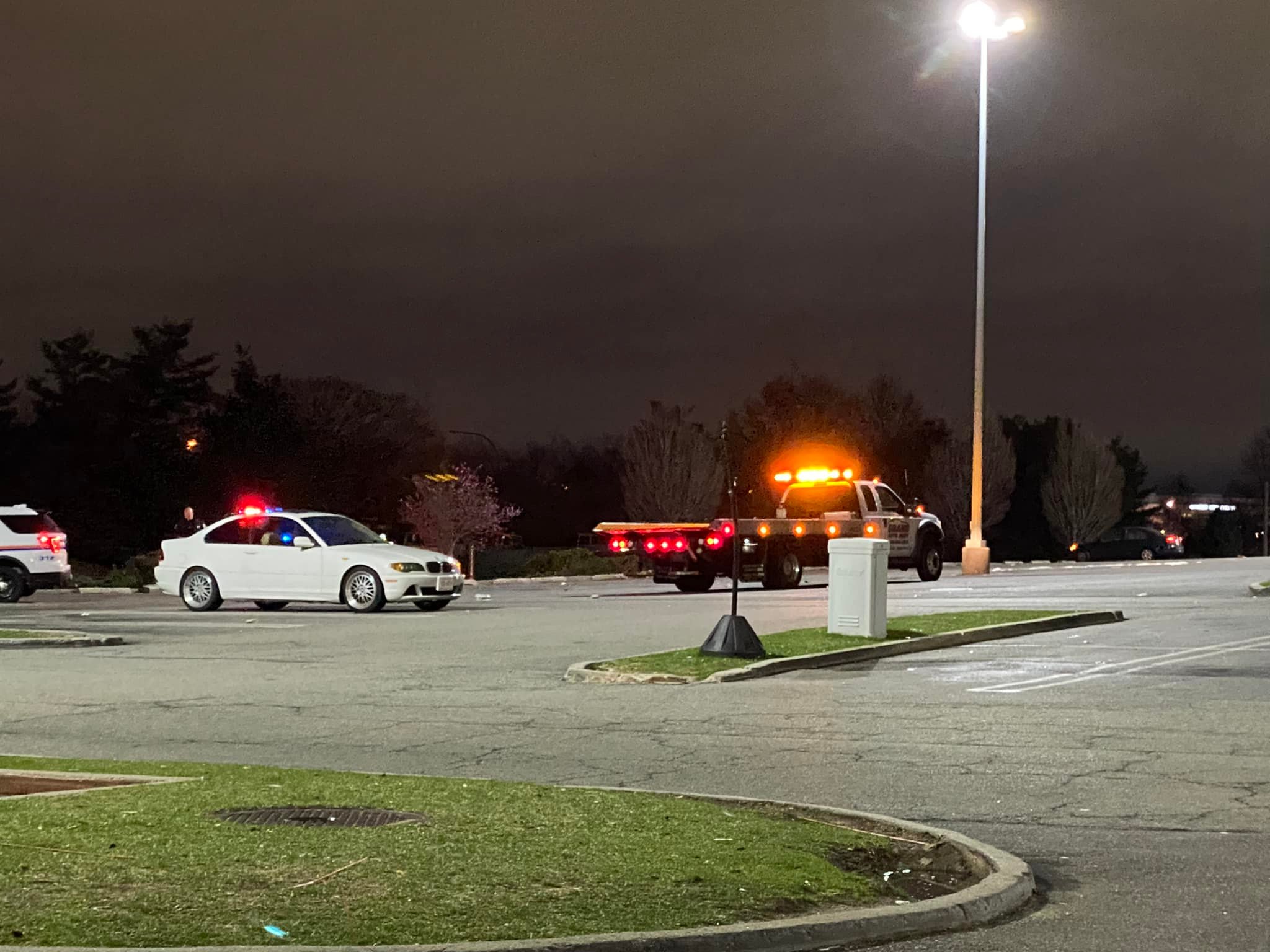 Multiple shots fired in Roosevelt Field Mall.