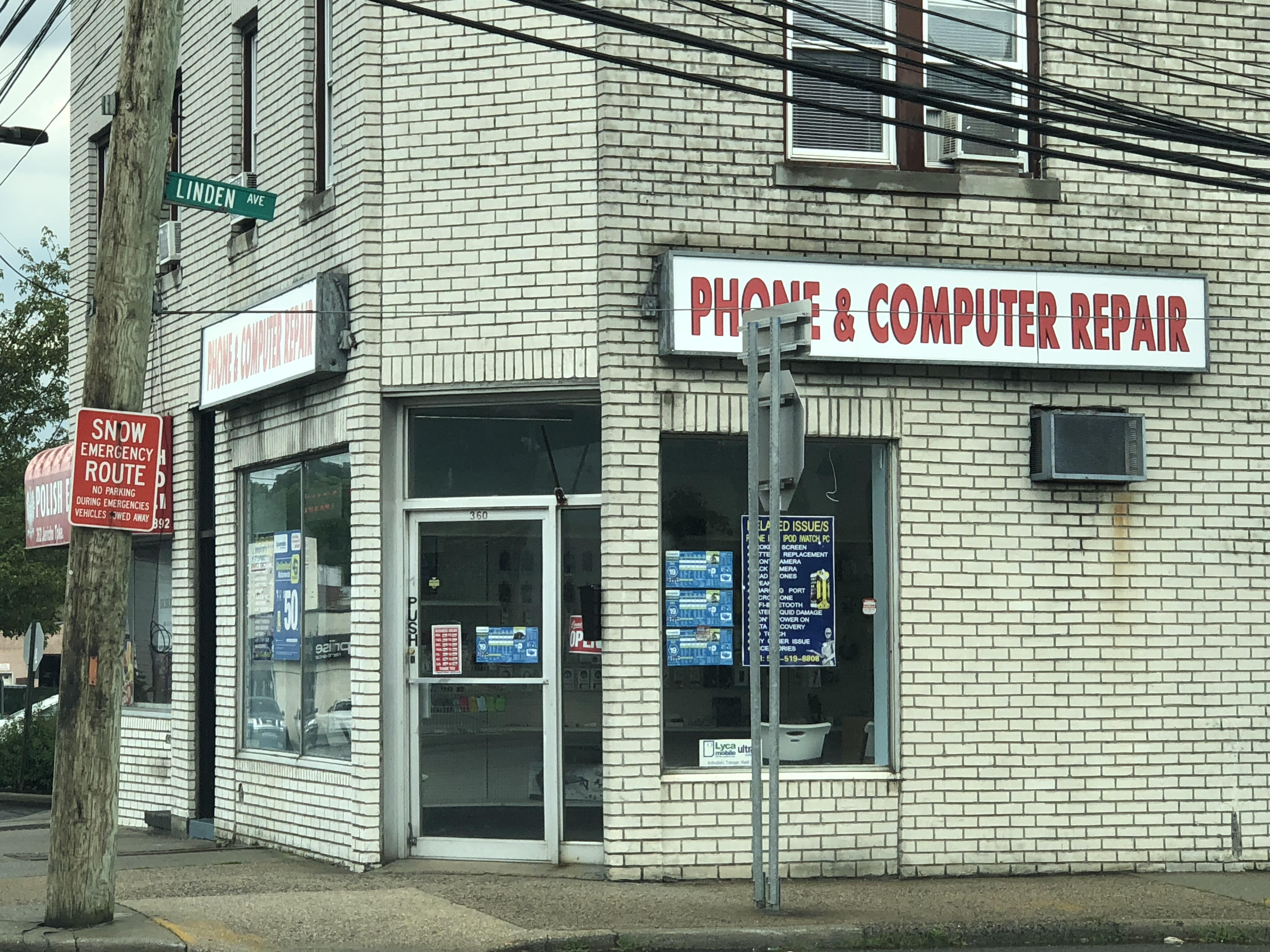 Store front on the corner of Linden Avenue and Jericho Turnpike.