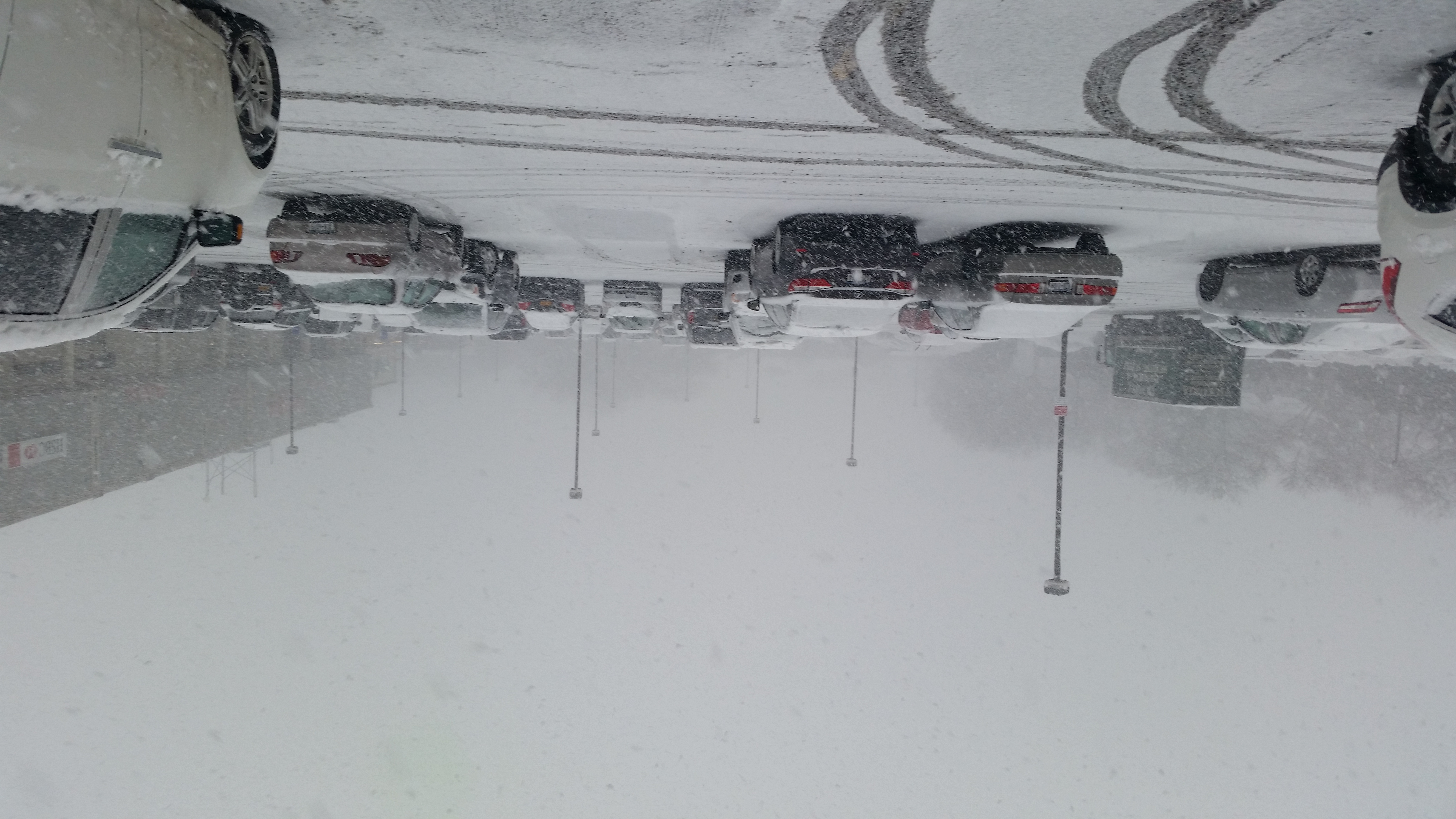 Union Turnpike stretch on a snowing day in Glen Oaks.