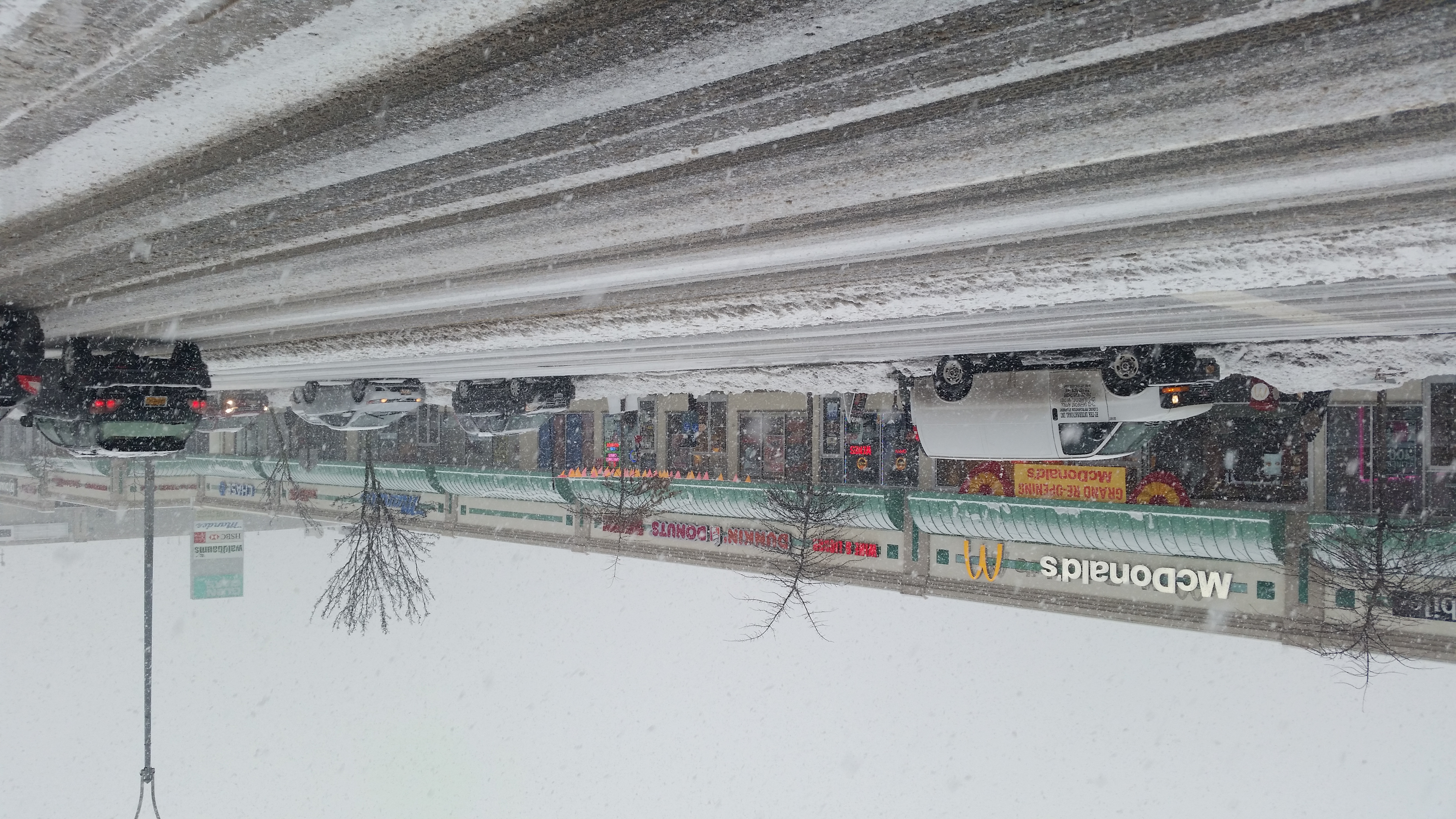 Union Turnpike stretch on a snowing day in Glen Oaks.