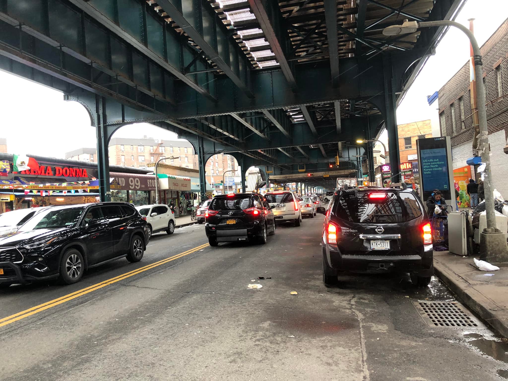 Roosevelt Avenue westbound to Elmhurst.