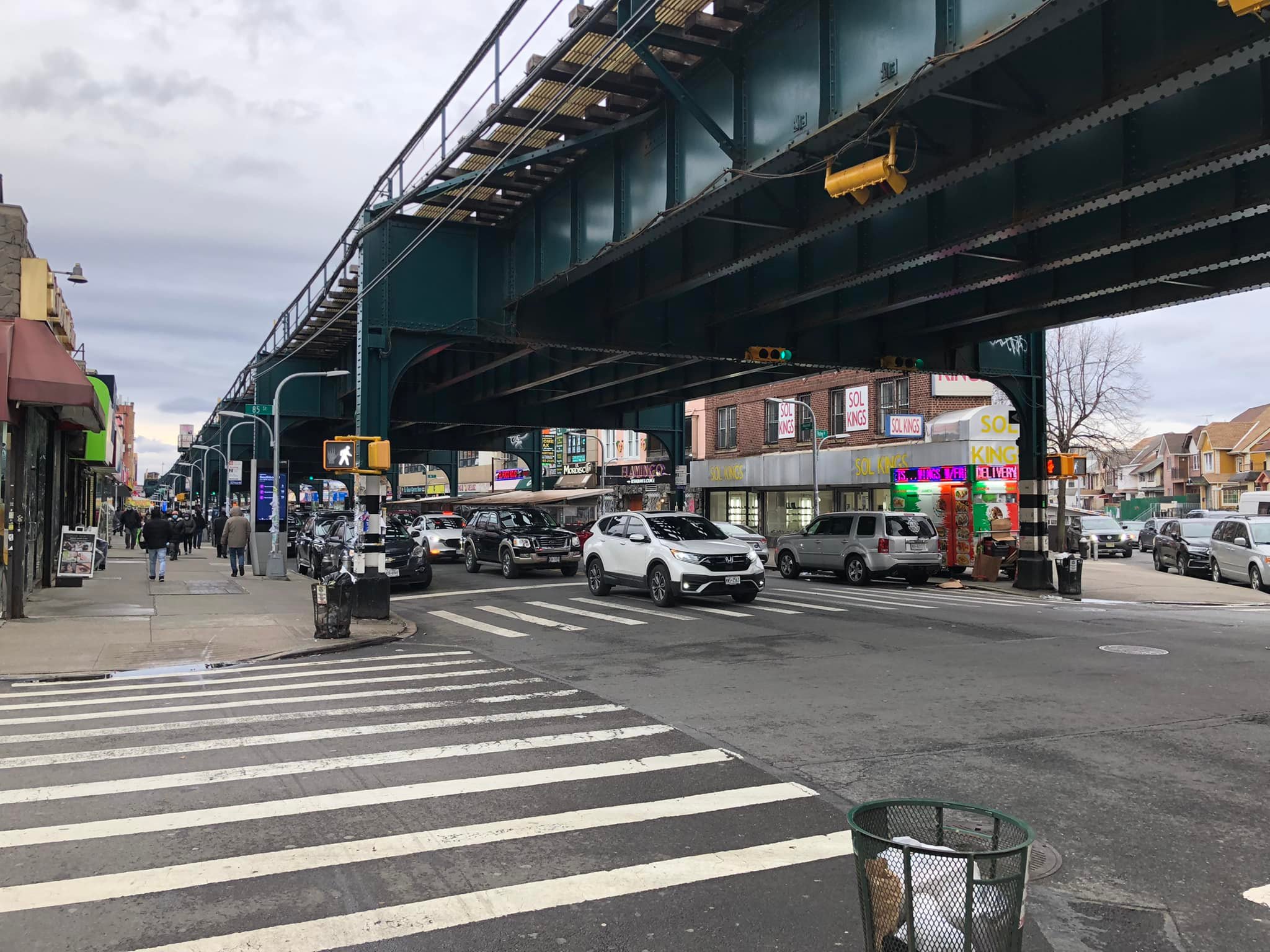 Roosevelt Avenue westbound in Elmhurst.