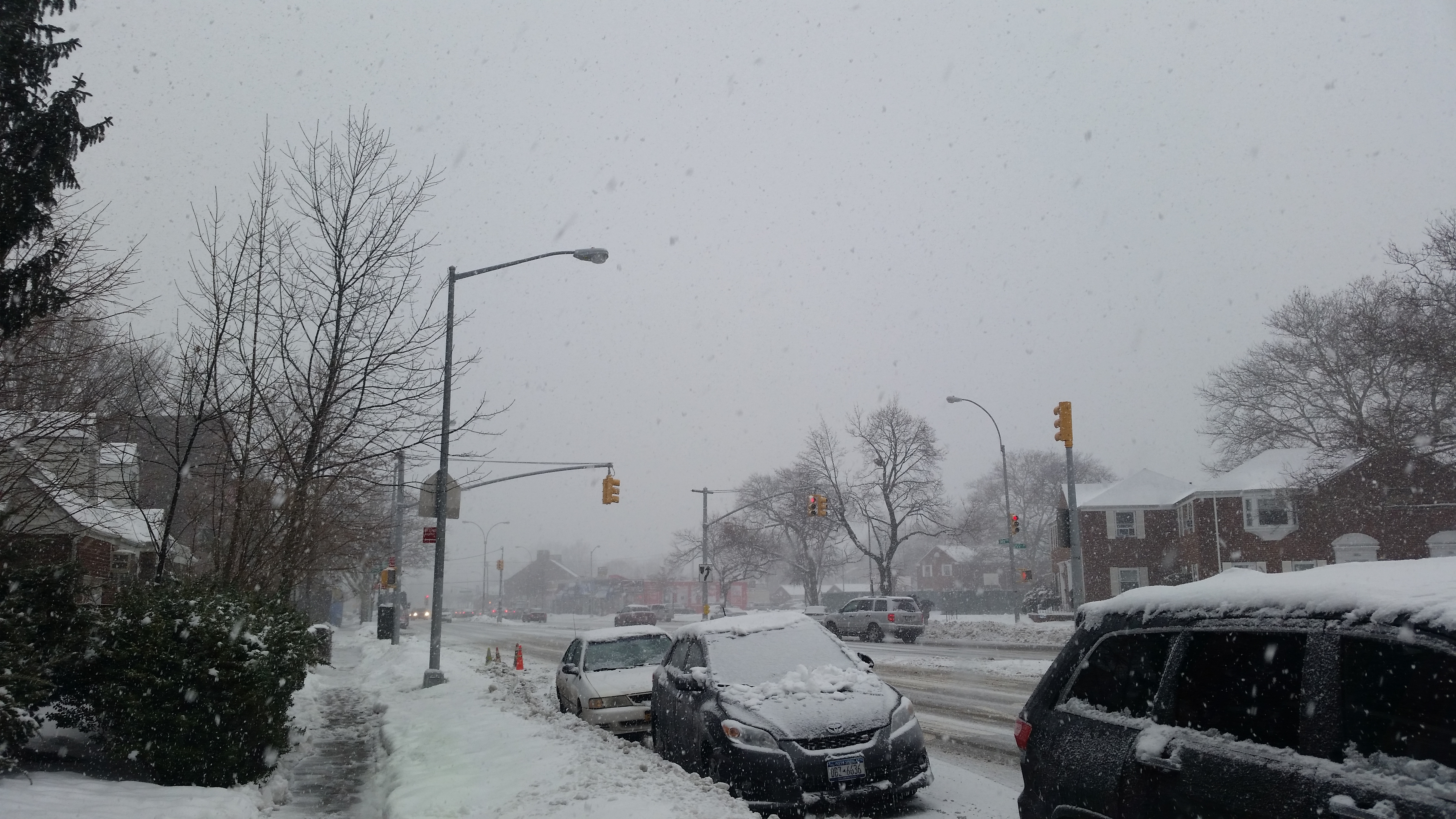 Union Turnpike stretch on a snowing day in Glen Oaks.