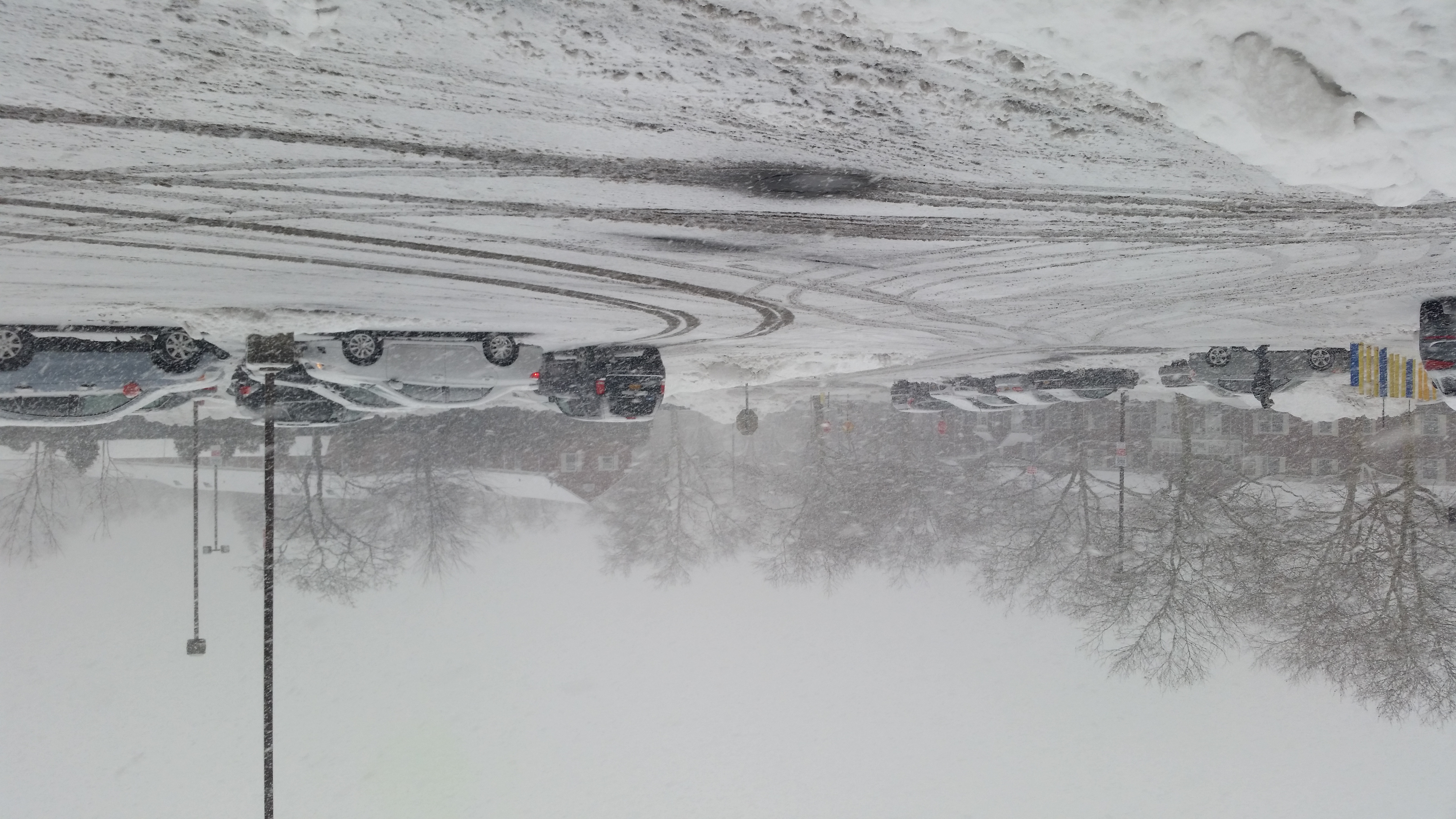 Union Turnpike stretch on a snowing day in Glen Oaks.