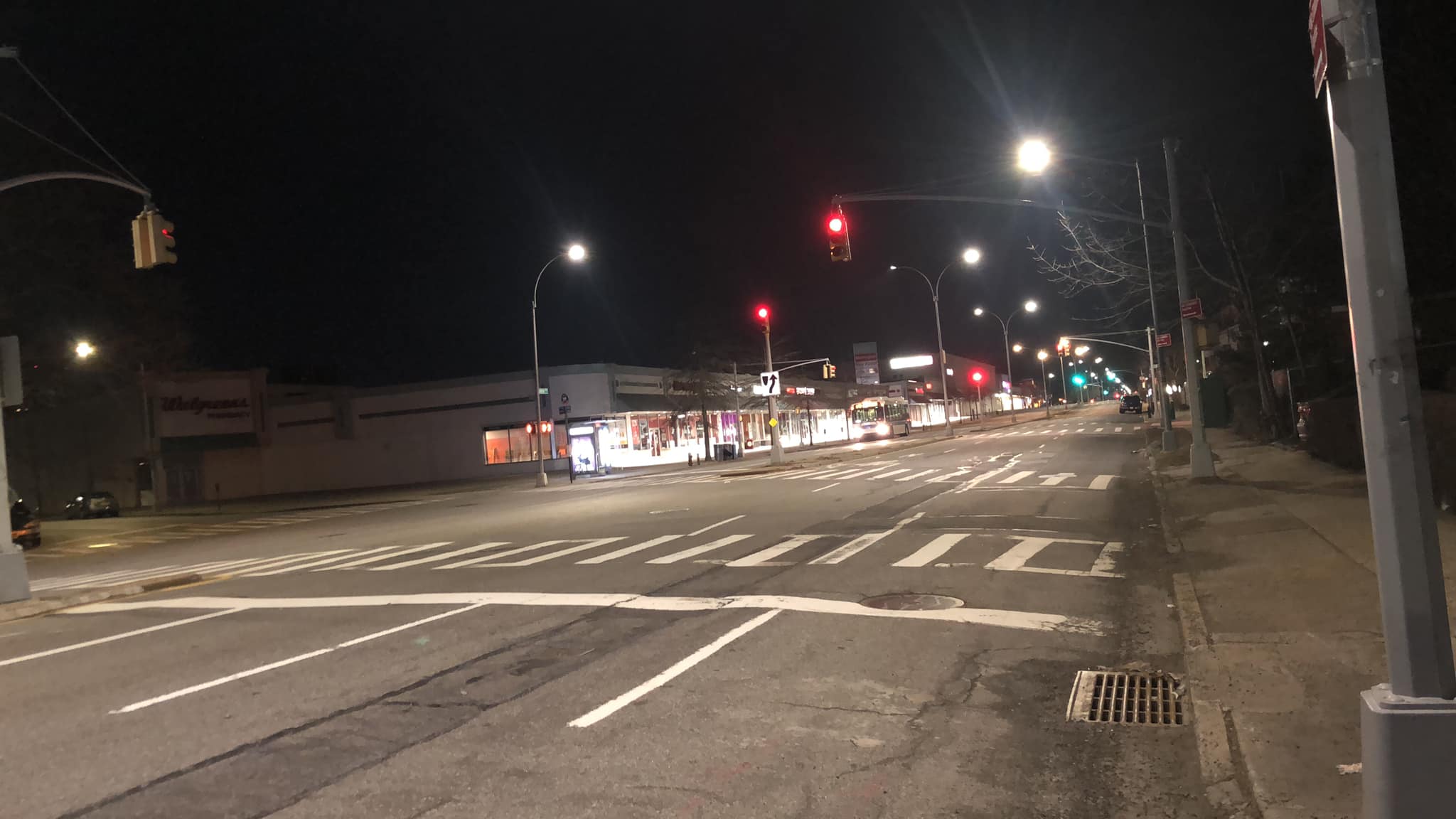 Union Turnpike at night in Glen Oaks during pandemic.