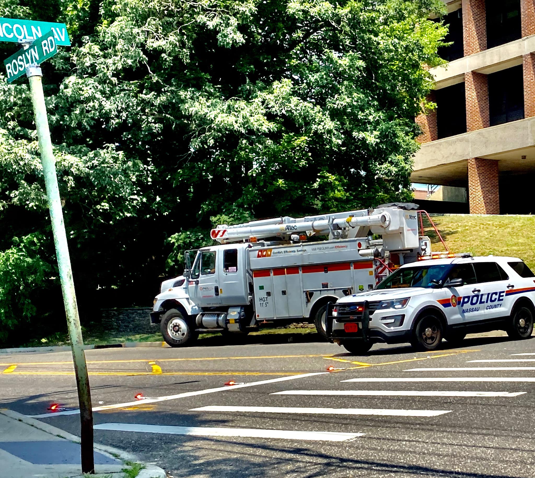 Auto accident on Roslyn Road between Lincoln Avenue and Harbor Hill Road in Roslyn.