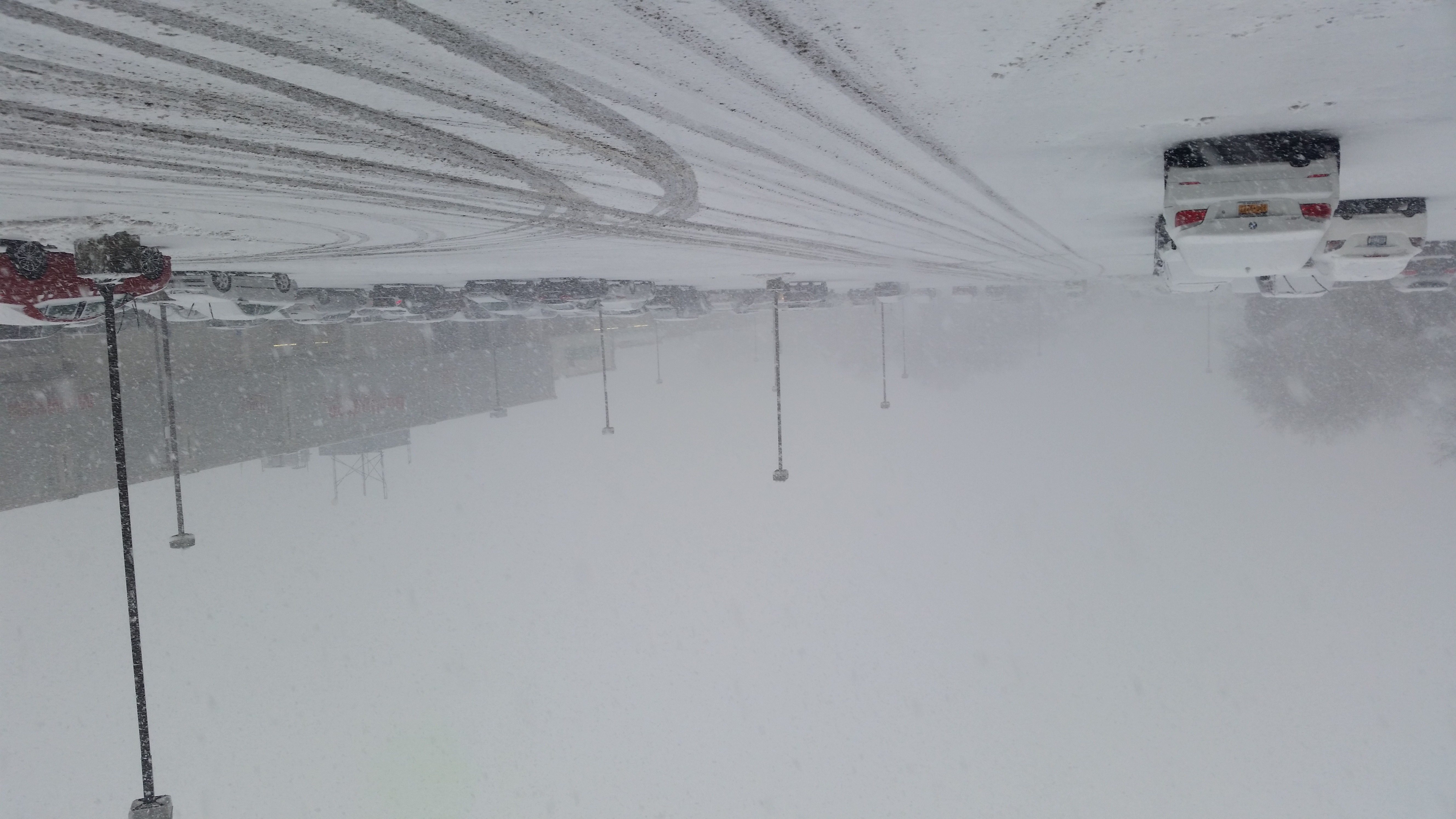 Union Turnpike stretch on a snowing day in Glen Oaks.